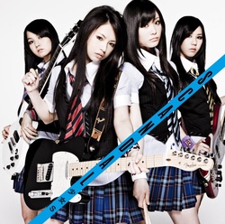 De gauche à droite: Mami, Haruna, Rina et Tomomi