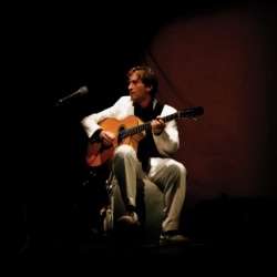 Thomas Dutronc plus blanc que blanc