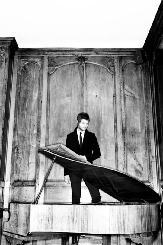 Pierre Lapointe, seul avec un piano